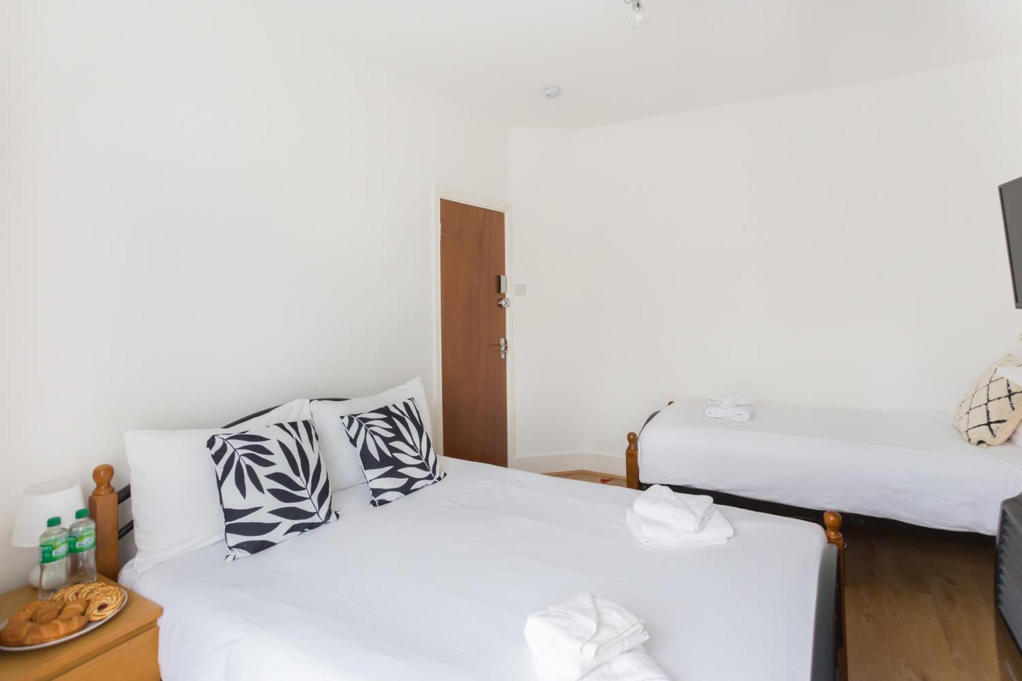 Wood Green Budget Rooms - Next To Mall & Metro Station - 10 Min To City Center Лондон Екстер'єр фото
