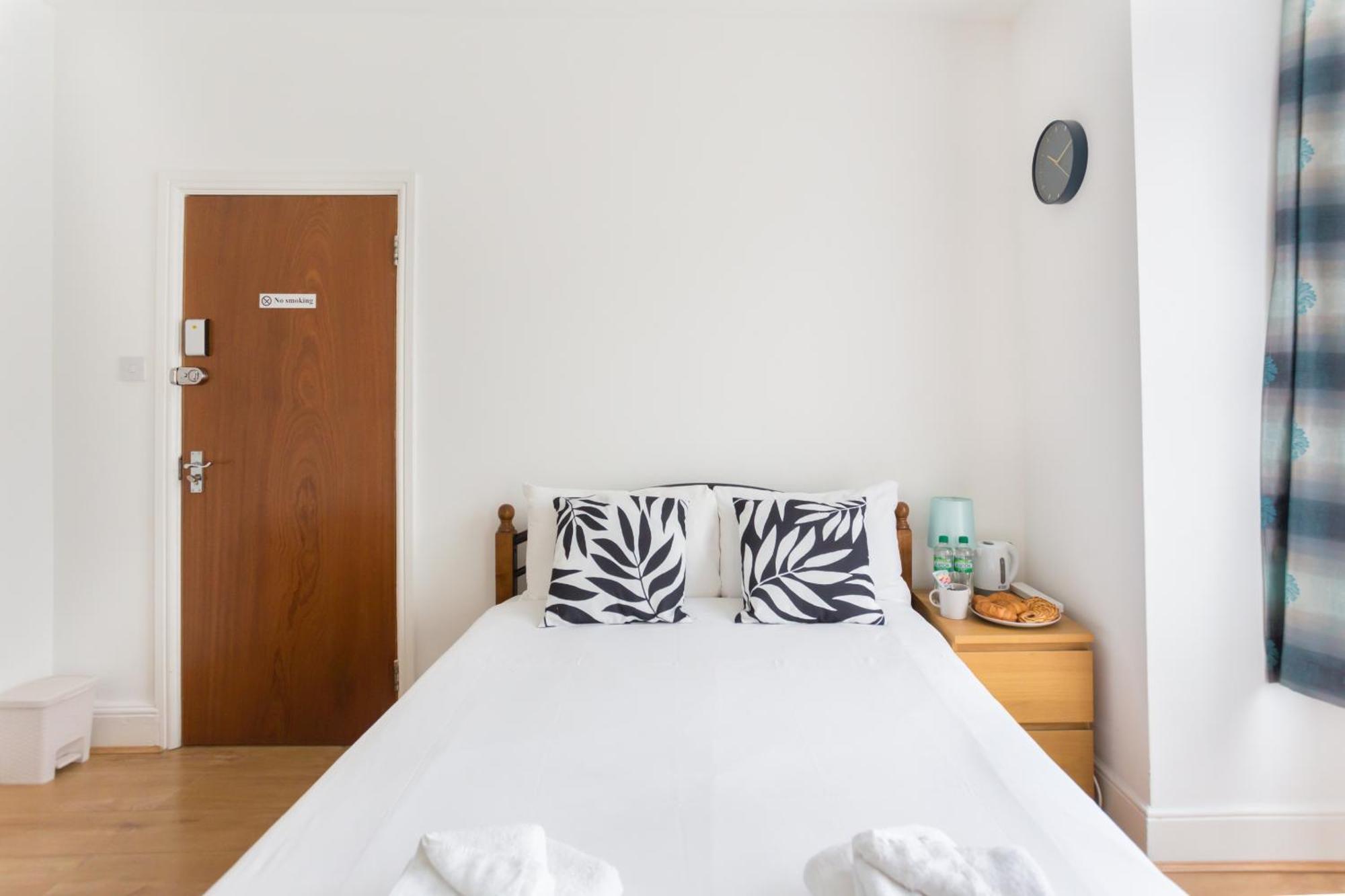 Wood Green Budget Rooms - Next To Mall & Metro Station - 10 Min To City Center Лондон Екстер'єр фото