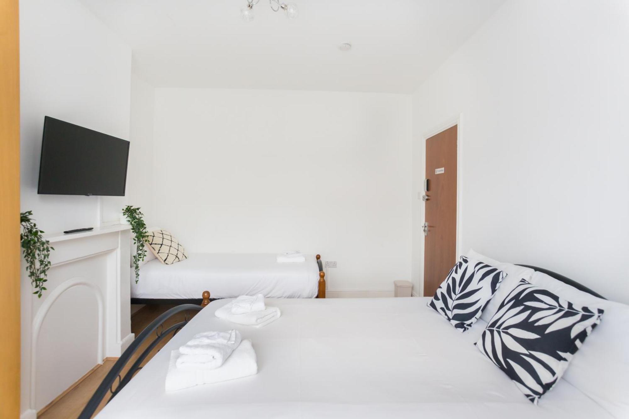 Wood Green Budget Rooms - Next To Mall & Metro Station - 10 Min To City Center Лондон Екстер'єр фото