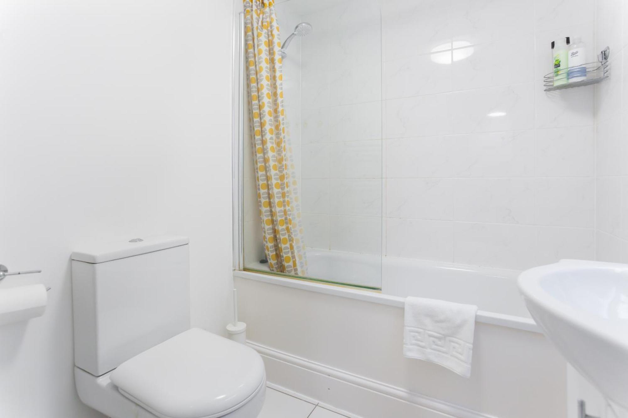 Wood Green Budget Rooms - Next To Mall & Metro Station - 10 Min To City Center Лондон Екстер'єр фото