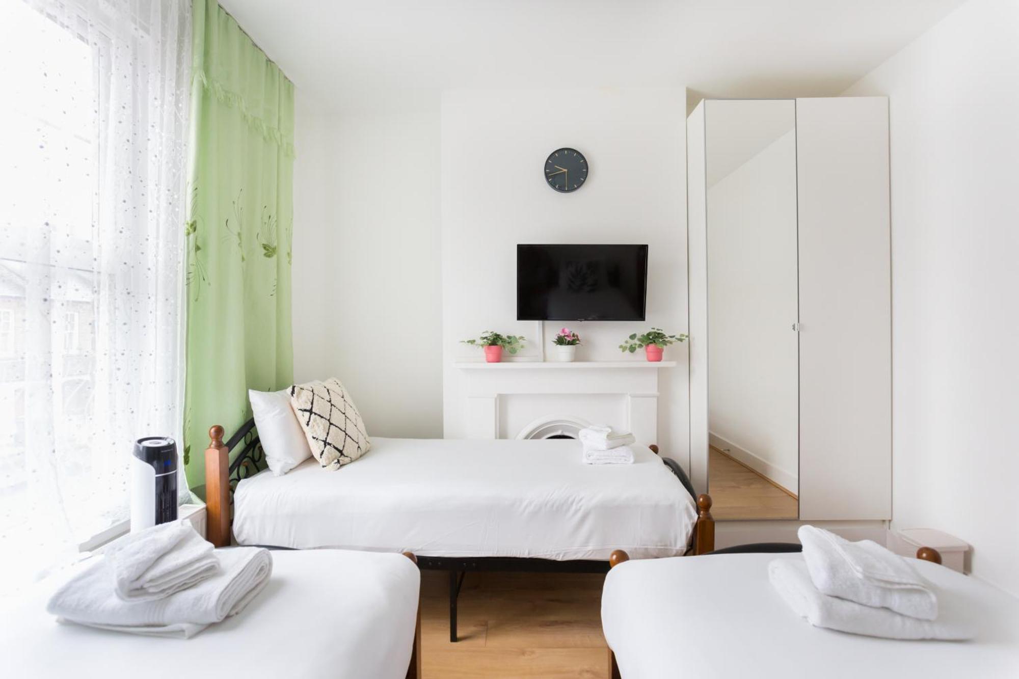 Wood Green Budget Rooms - Next To Mall & Metro Station - 10 Min To City Center Лондон Екстер'єр фото