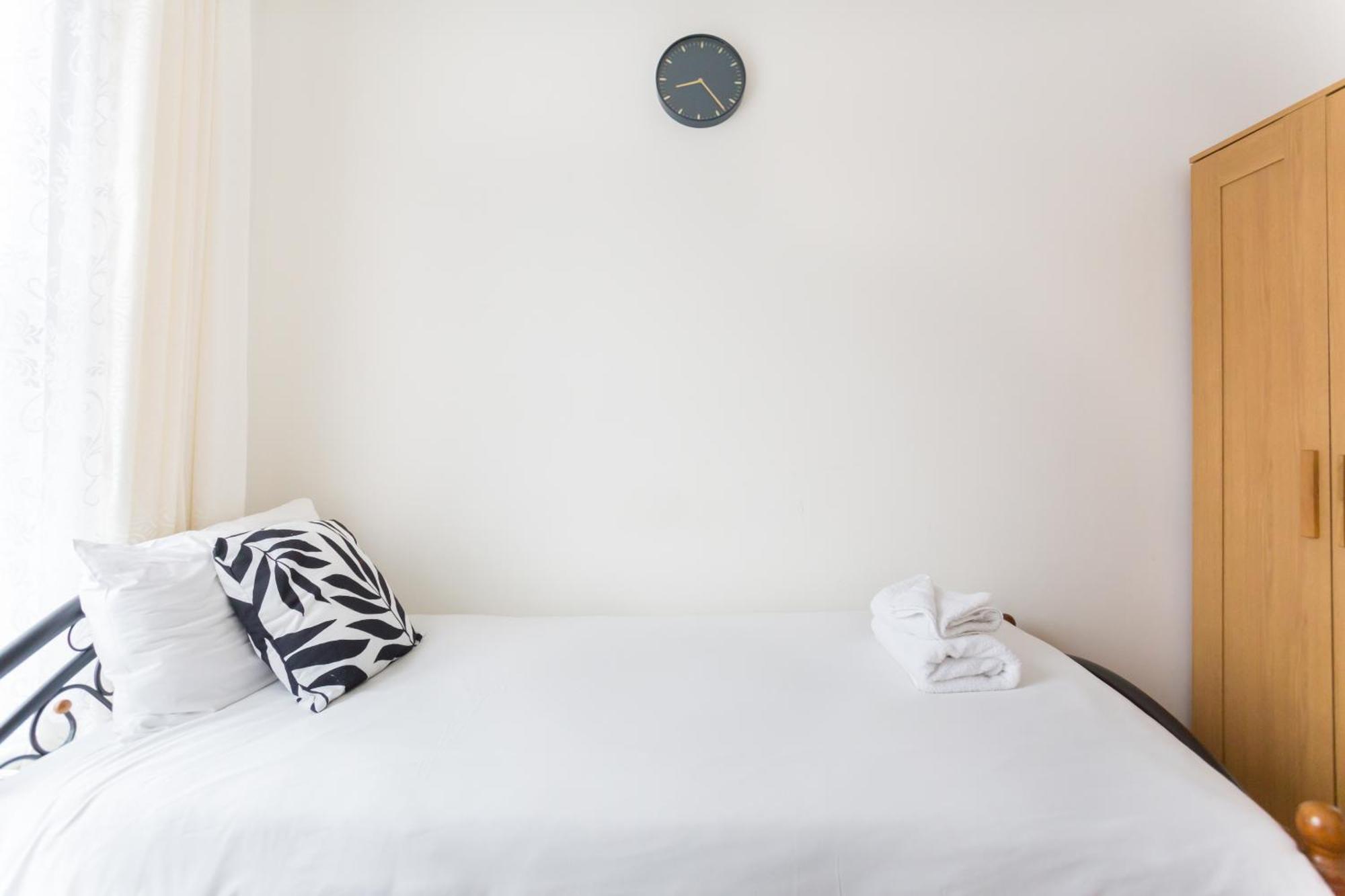 Wood Green Budget Rooms - Next To Mall & Metro Station - 10 Min To City Center Лондон Екстер'єр фото