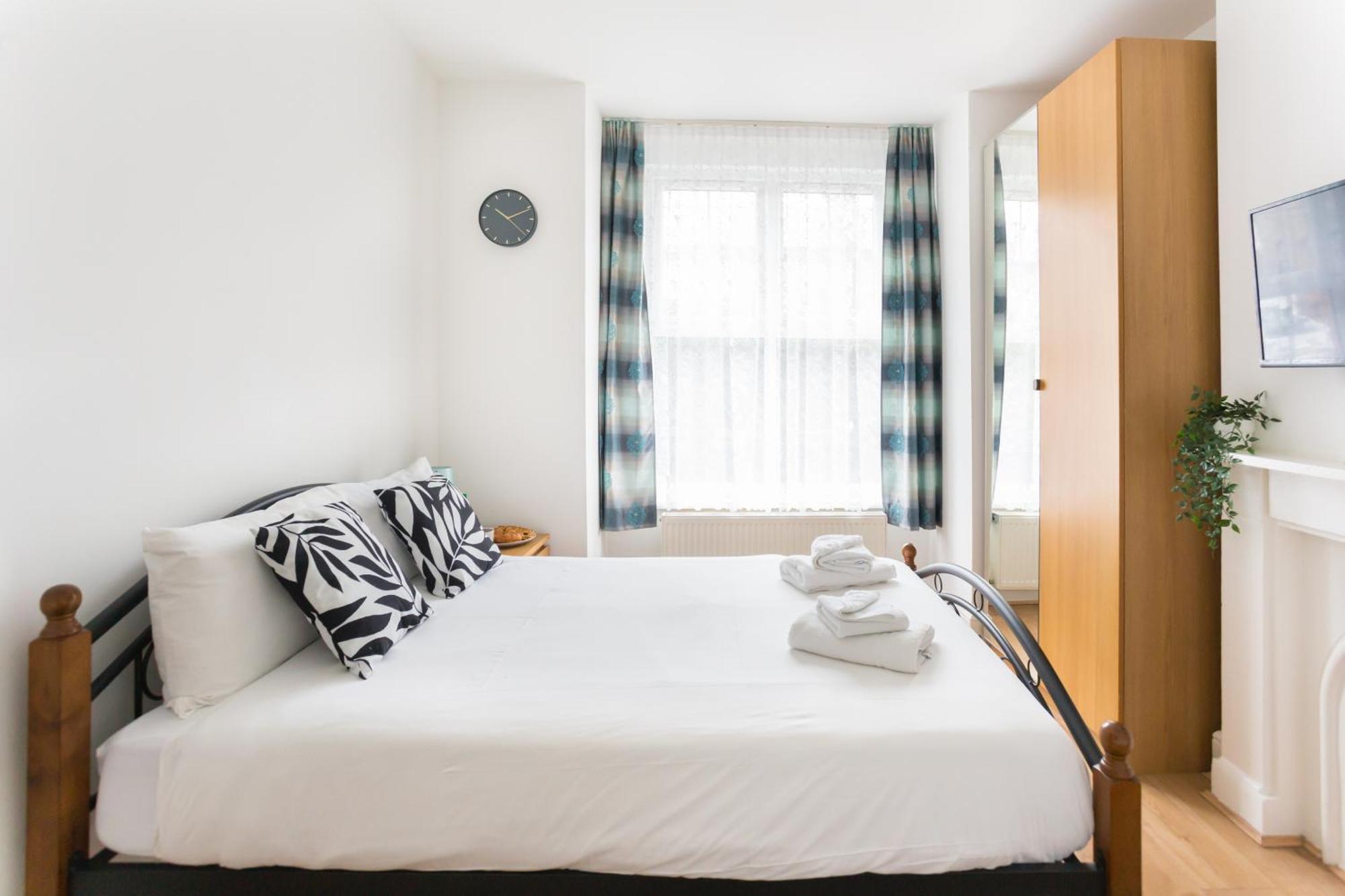 Wood Green Budget Rooms - Next To Mall & Metro Station - 10 Min To City Center Лондон Екстер'єр фото
