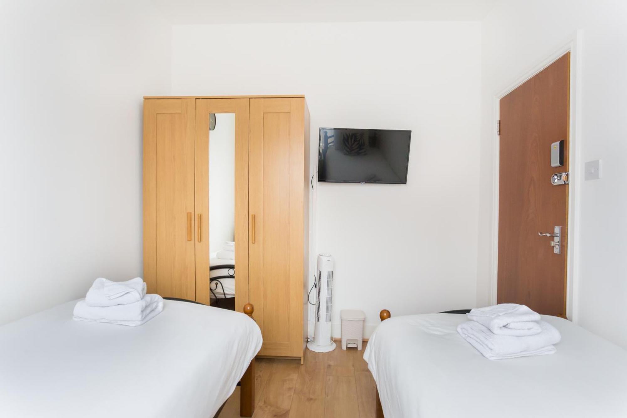 Wood Green Budget Rooms - Next To Mall & Metro Station - 10 Min To City Center Лондон Екстер'єр фото