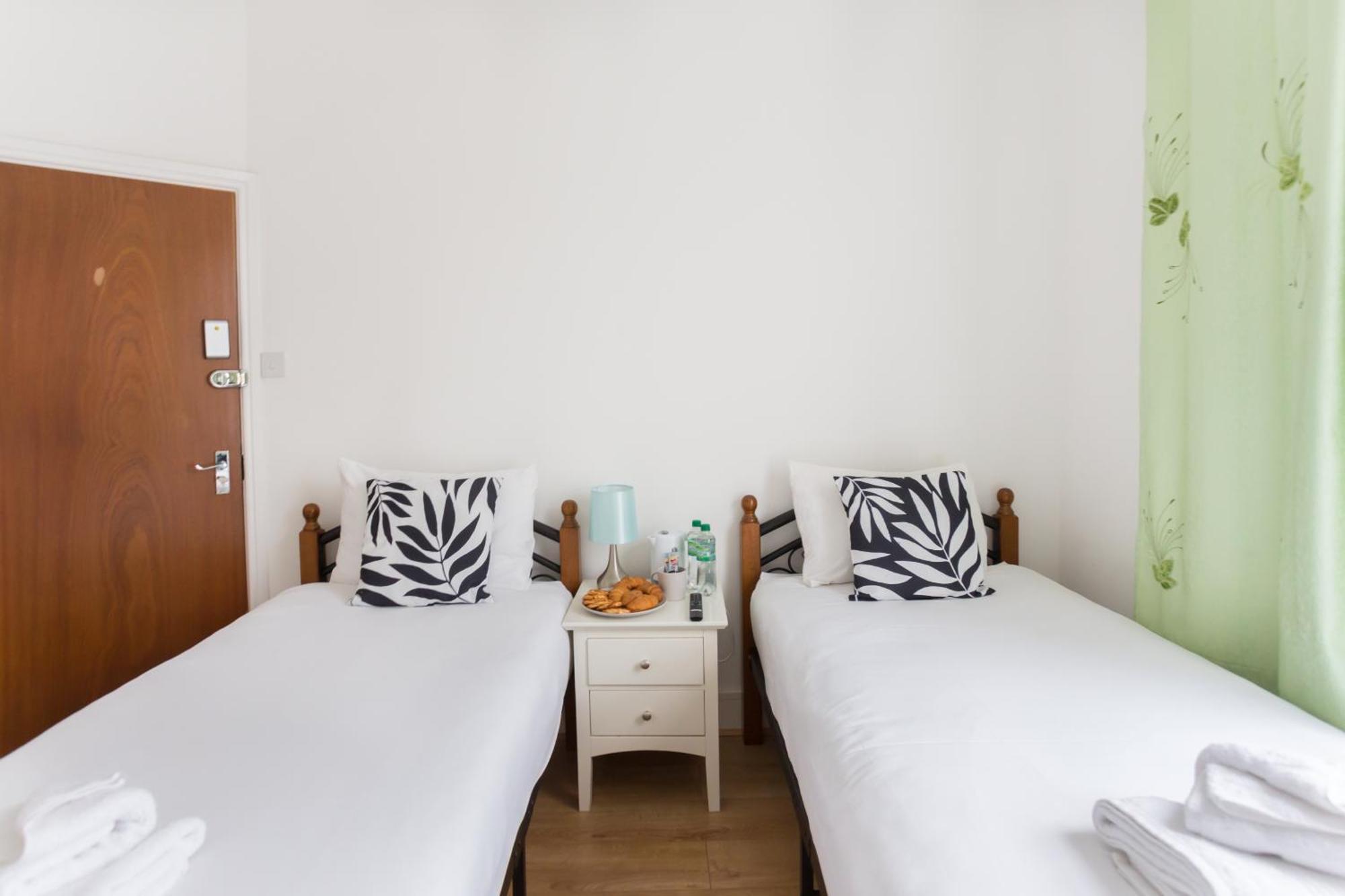 Wood Green Budget Rooms - Next To Mall & Metro Station - 10 Min To City Center Лондон Екстер'єр фото