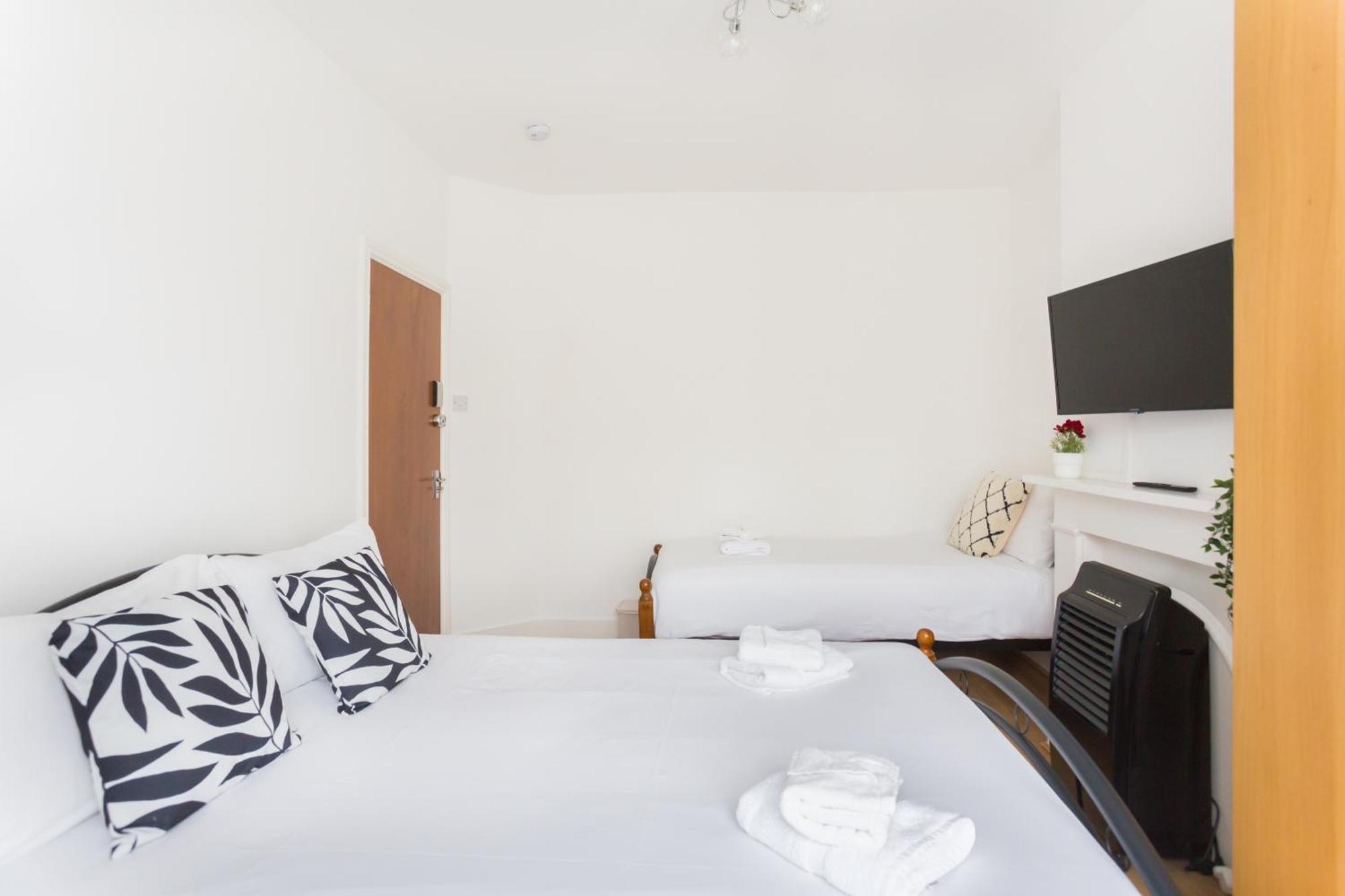 Wood Green Budget Rooms - Next To Mall & Metro Station - 10 Min To City Center Лондон Екстер'єр фото