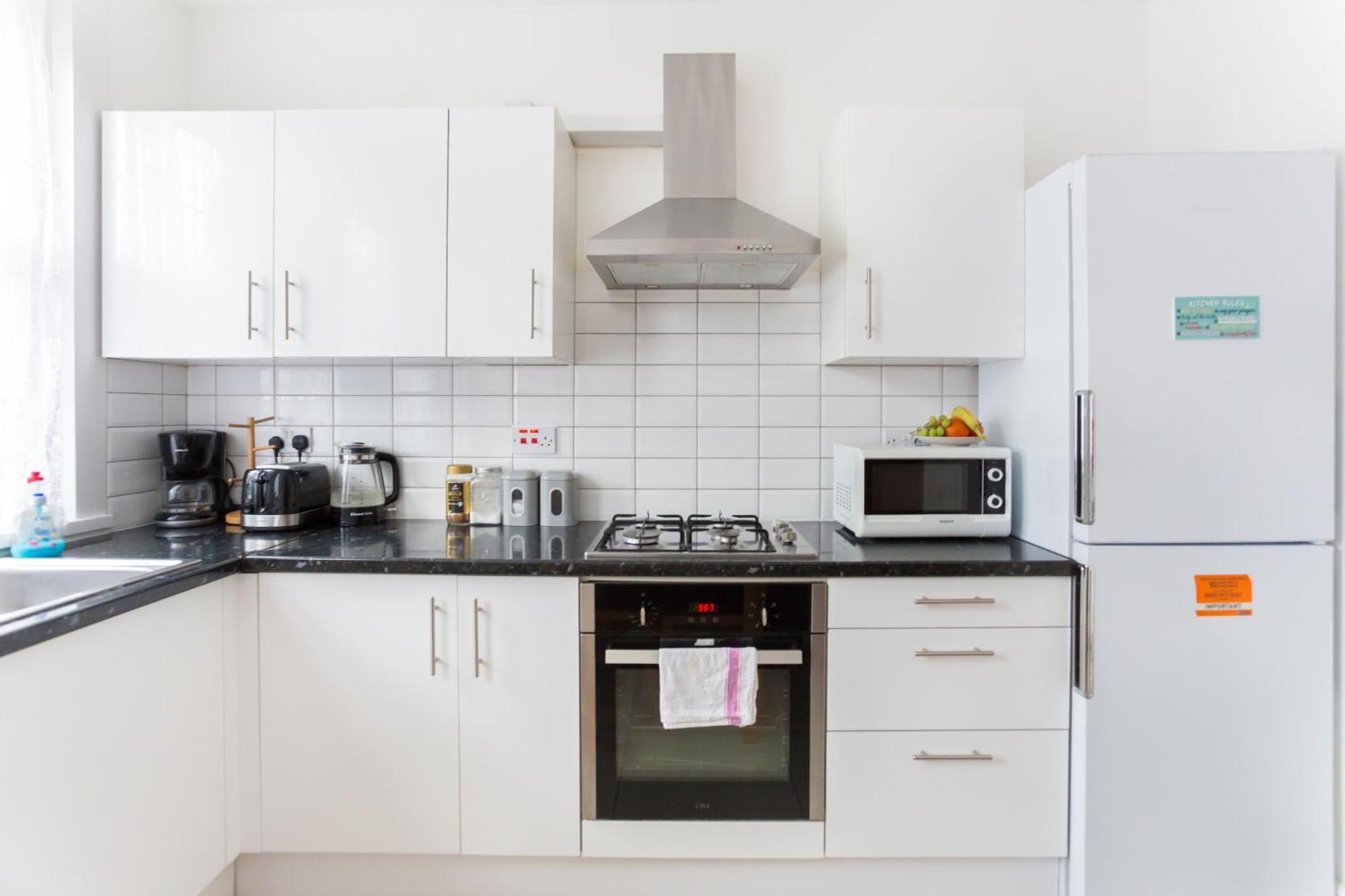 Wood Green Budget Rooms - Next To Mall & Metro Station - 10 Min To City Center Лондон Екстер'єр фото