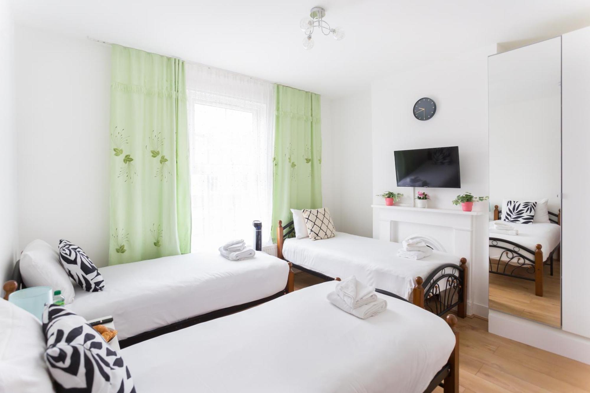 Wood Green Budget Rooms - Next To Mall & Metro Station - 10 Min To City Center Лондон Екстер'єр фото