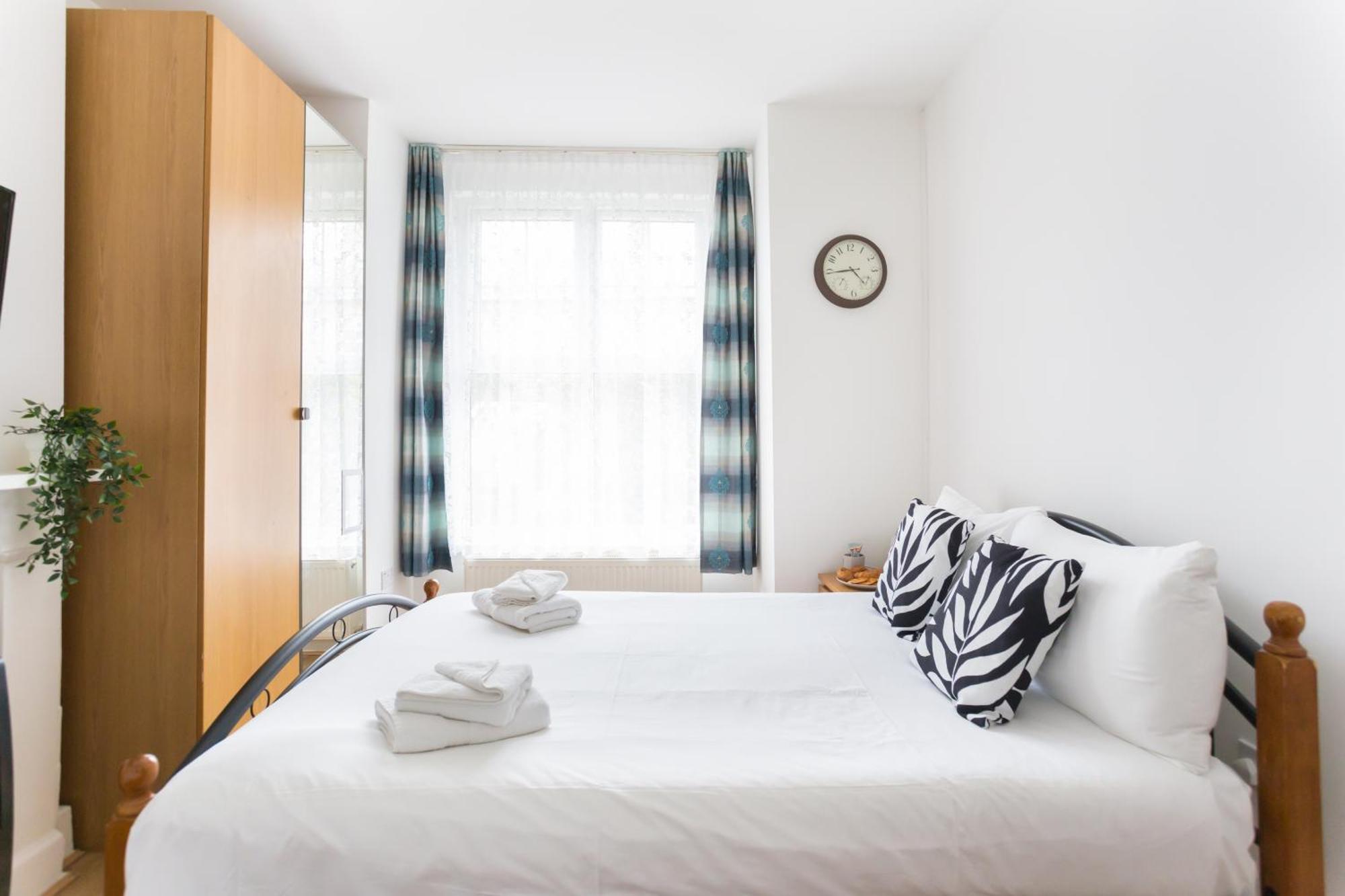 Wood Green Budget Rooms - Next To Mall & Metro Station - 10 Min To City Center Лондон Екстер'єр фото