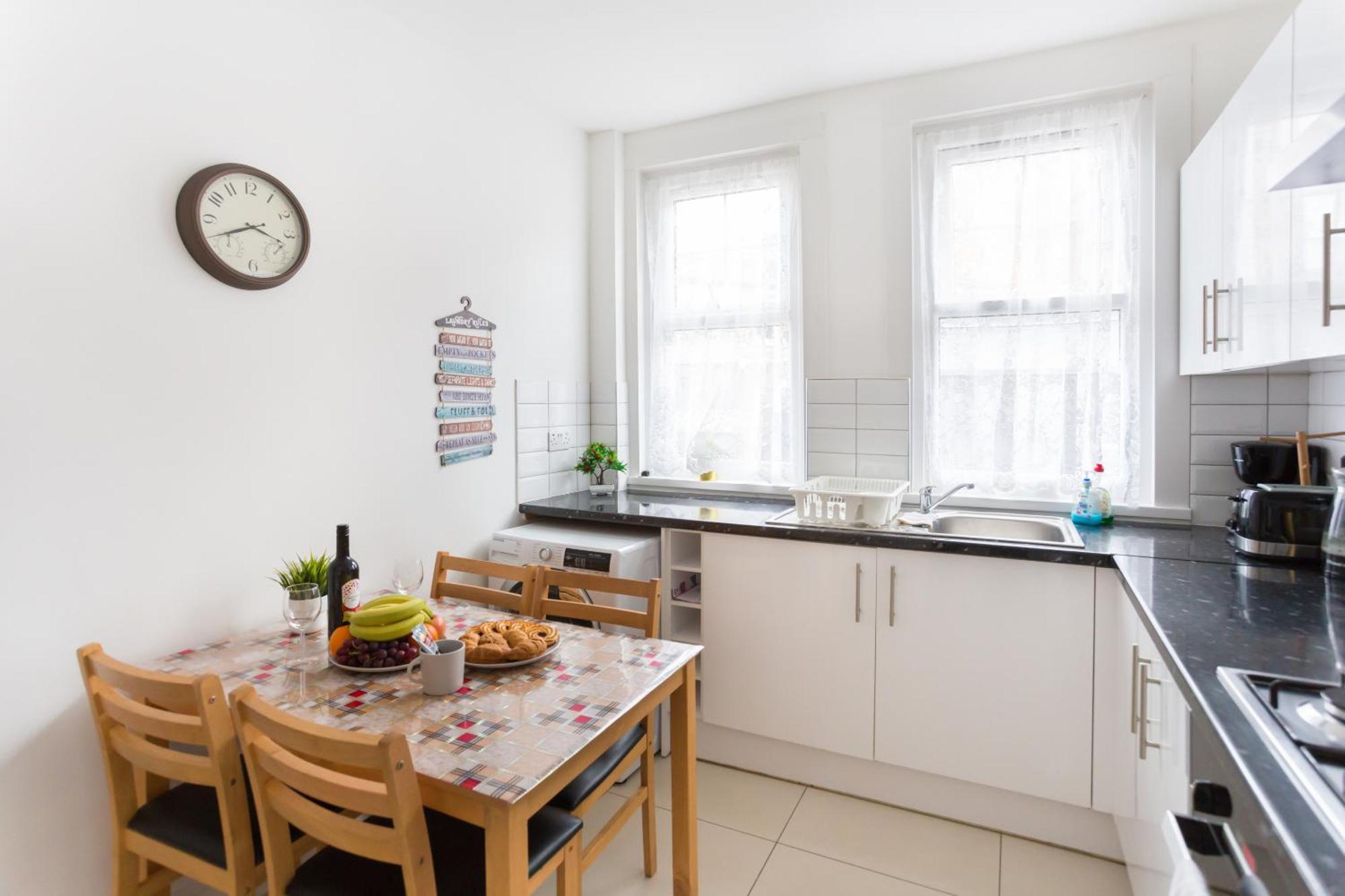 Wood Green Budget Rooms - Next To Mall & Metro Station - 10 Min To City Center Лондон Екстер'єр фото