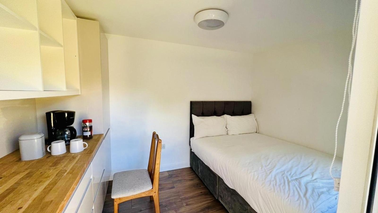 Wood Green Budget Rooms - Next To Mall & Metro Station - 10 Min To City Center Лондон Екстер'єр фото