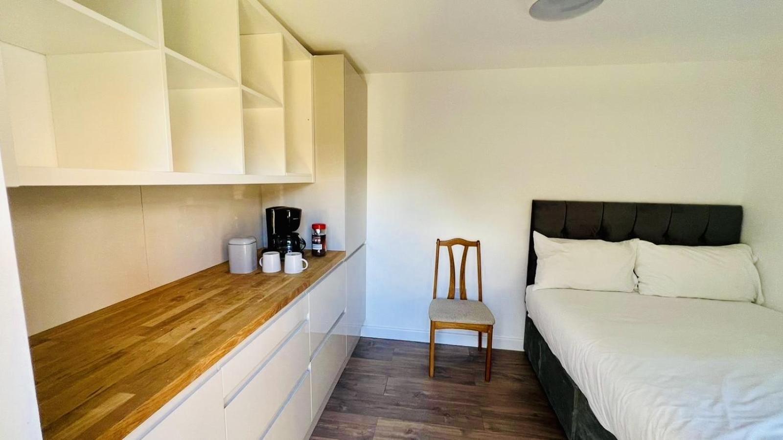 Wood Green Budget Rooms - Next To Mall & Metro Station - 10 Min To City Center Лондон Екстер'єр фото